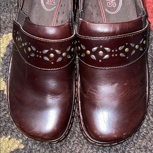 New Klogs brown leather nursing shoes